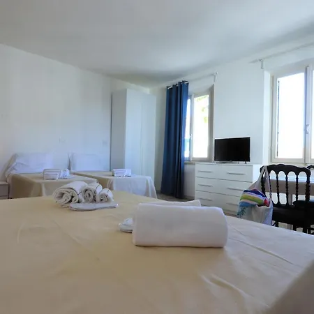 Bed & Parking Cecina Penzion