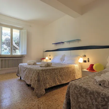 Bed & Parking Cecina Pensionat