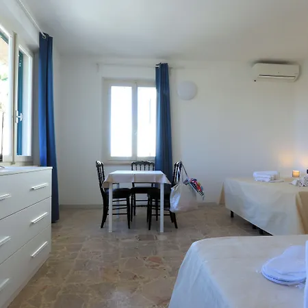 Pensionat Bed & Parking Cecina