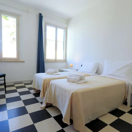 Bed & Parking Cecina Pensionat 3*